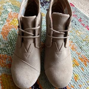 Tom’s desert bootie wedges!